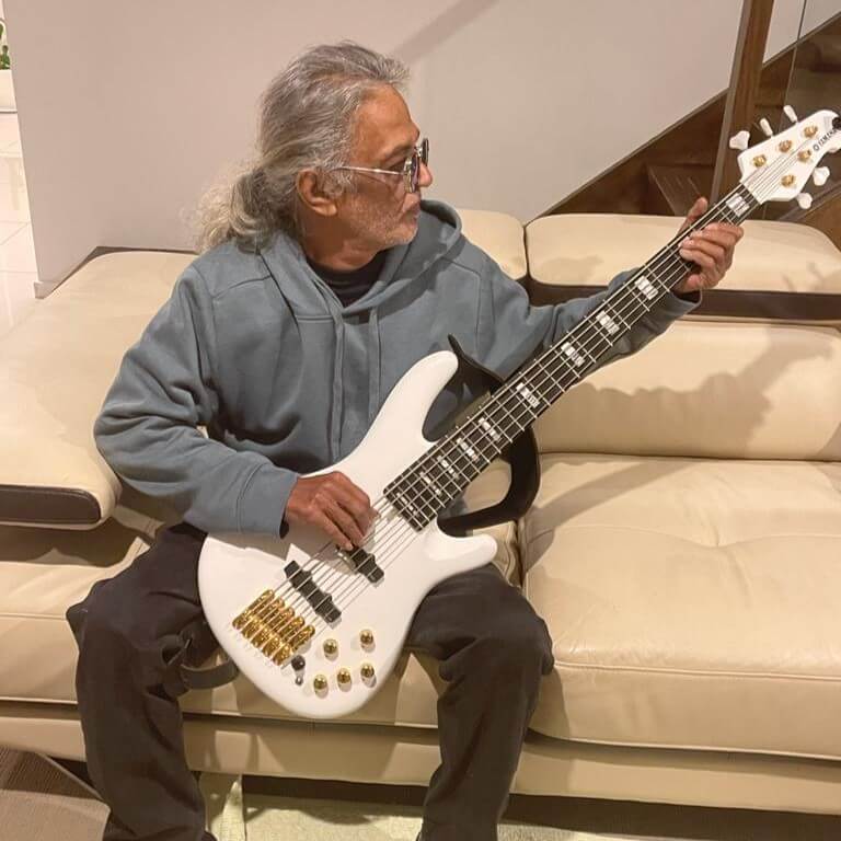 senaka,batagoda,senakabatagoda,senaka batagoda,sereenabatagoda,sereena,Sri Lanka,Folk music,Musician,Singing,Percussion,Rock,Reggae,Pop,Versatility,Vocalist,Guitarist